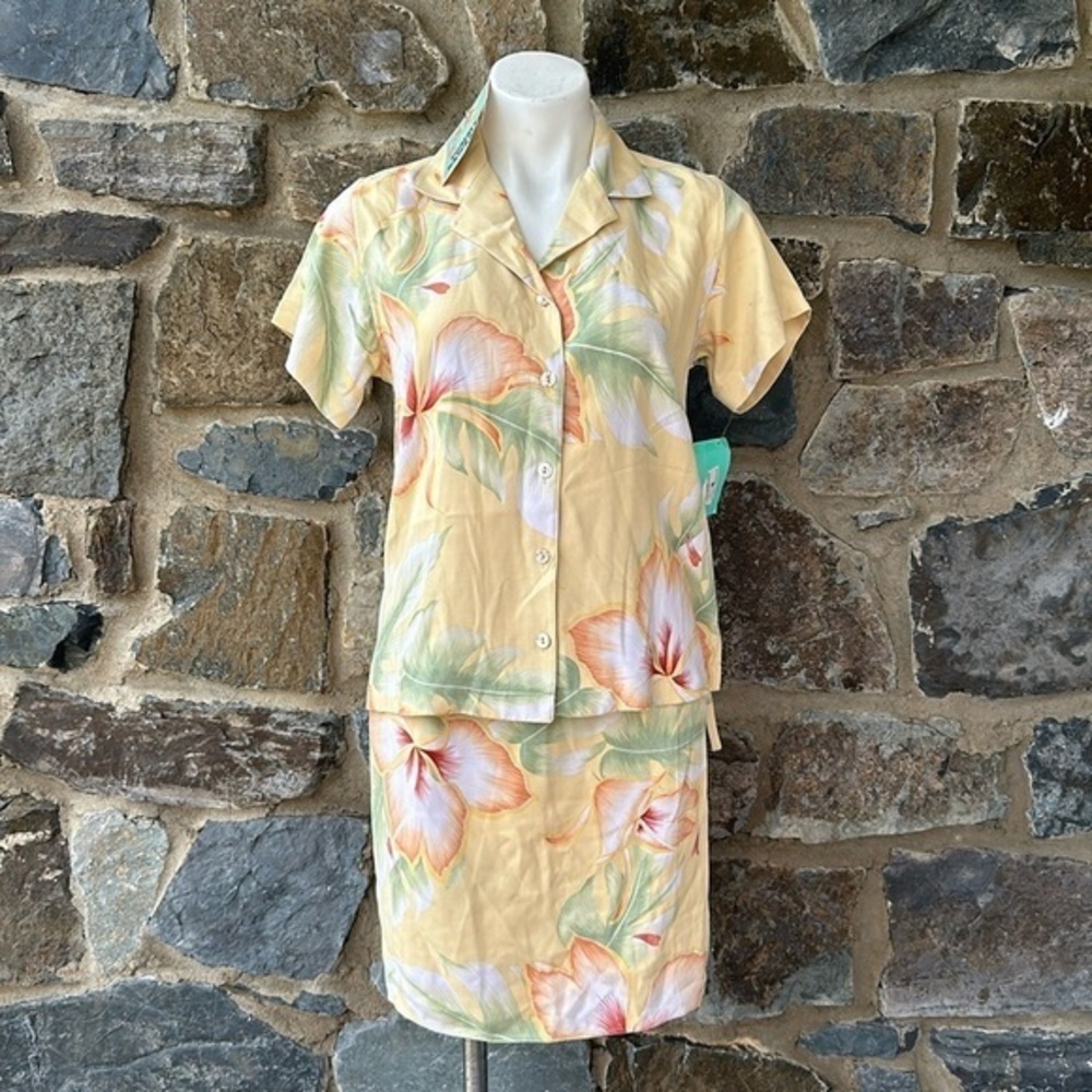 NWT Tommy Bahama L Vanilla Silk Floral Tropical Fizz Camp Blouse and skirt set